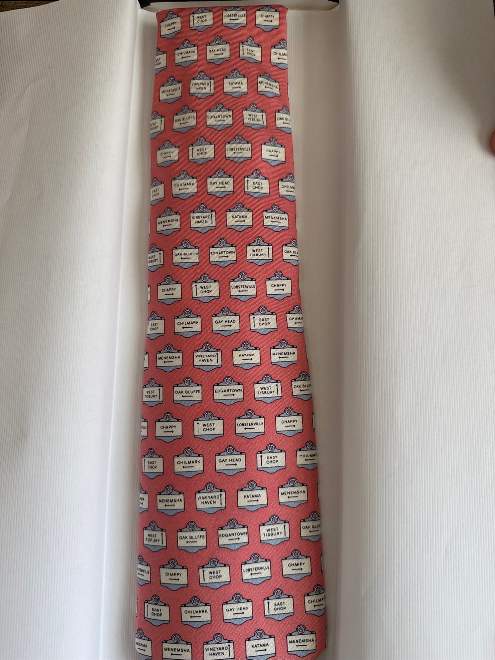 Vineyard Vines Martha’s Vineyard Town Signs Silk Tie